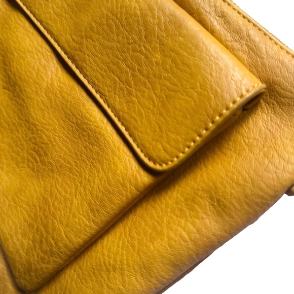 Shiraleah Chicago Jesse Mustard Clutch Crossbody - Picture 5 of 8